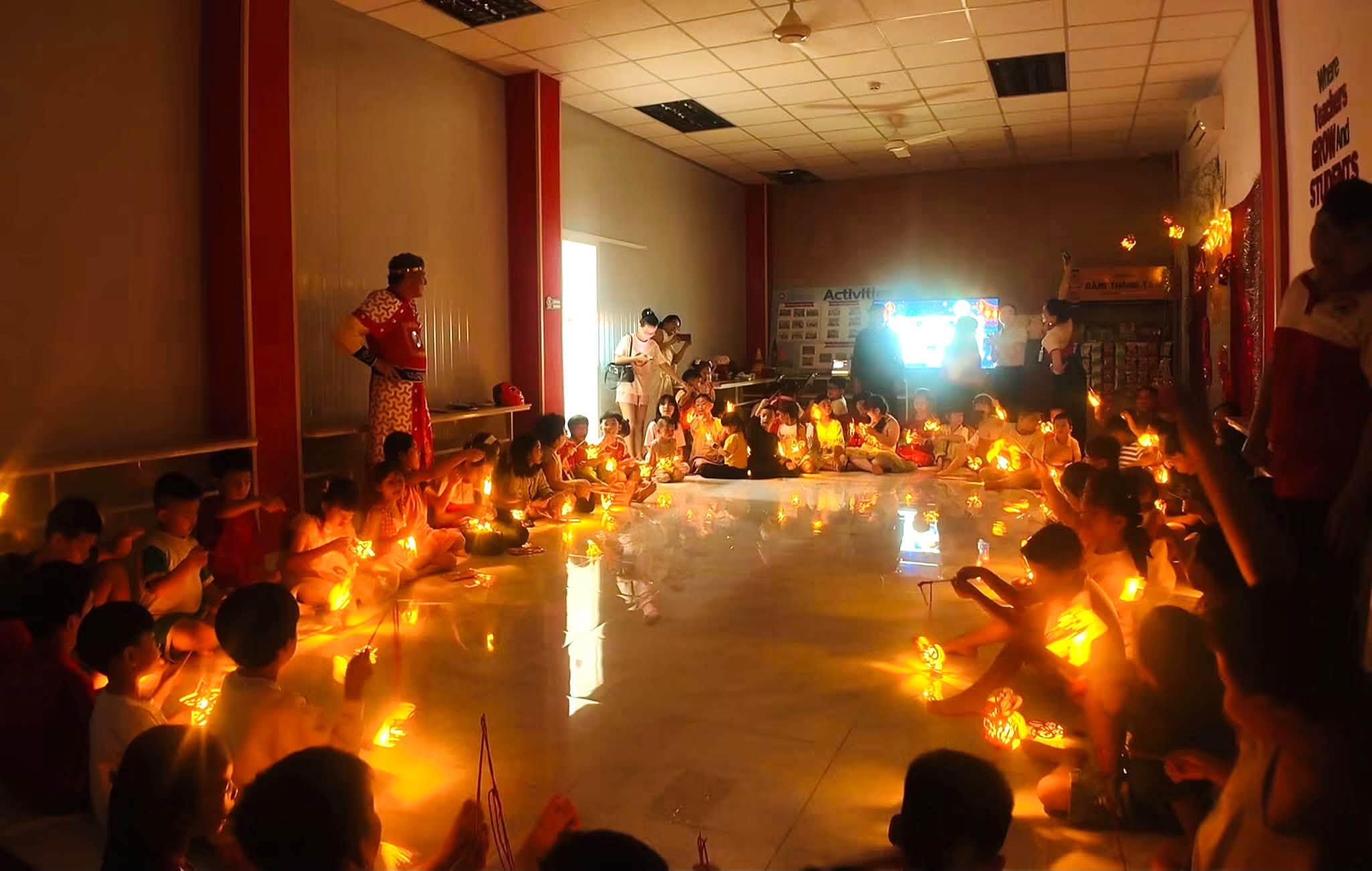 Các bé tham gia hoạt động và trò chơi Trung thu tại Neverland